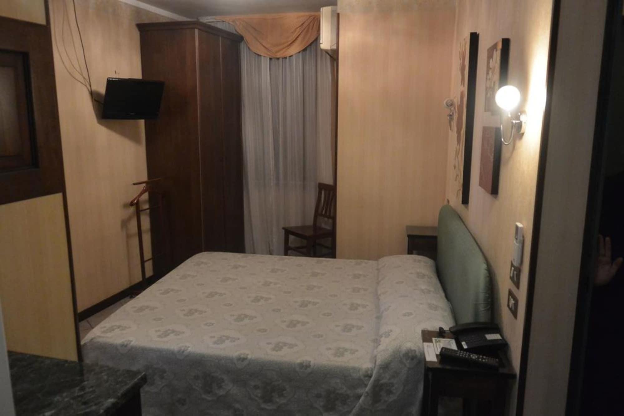 Hotel Italia City Center Mantua Exterior foto