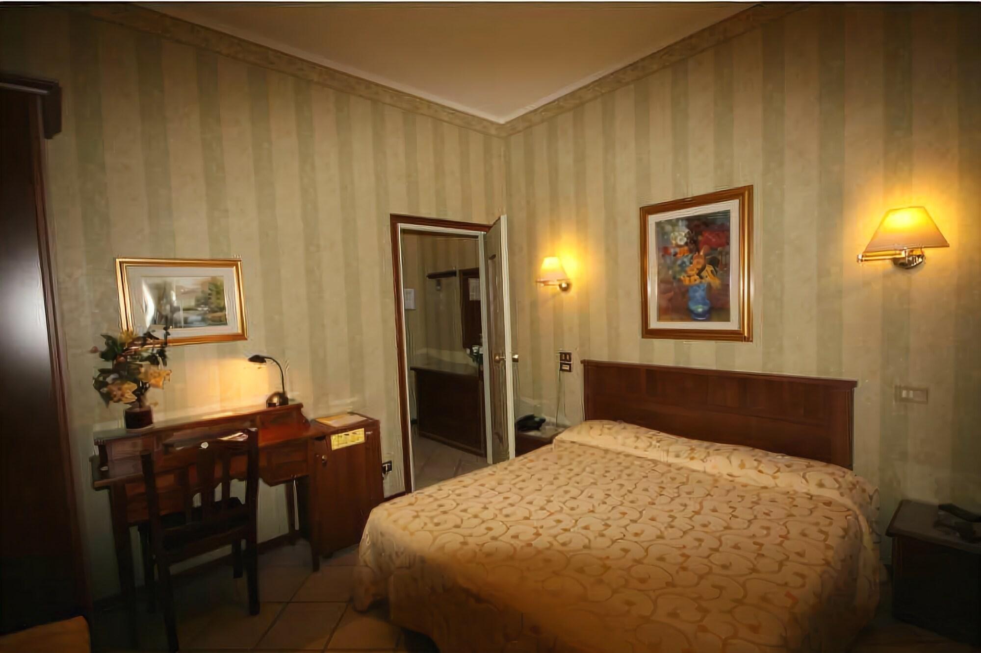 Hotel Italia City Center Mantua Exterior foto