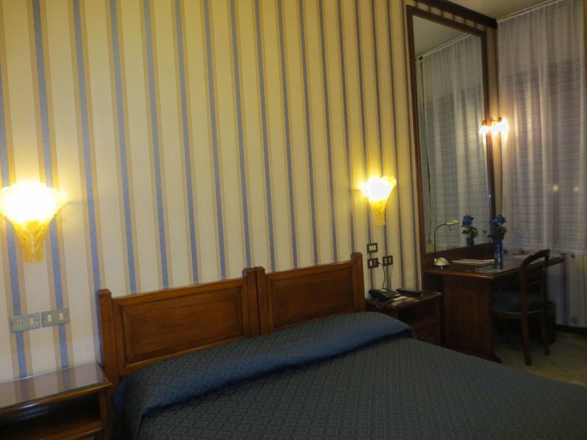 Hotel Italia City Center Mantua Exterior foto