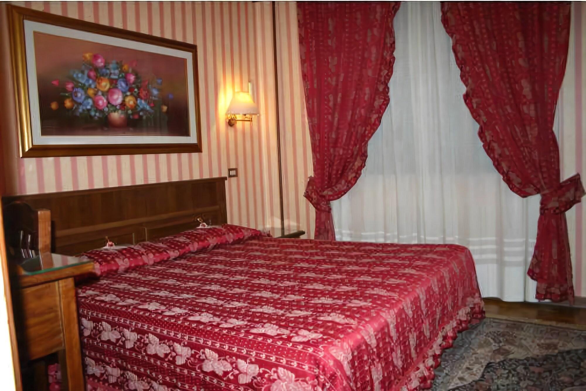 Hotel Italia City Center Mantua Exterior foto